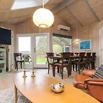 8 Person In Humble-by Traum *