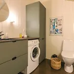 8 Person In Humble-by Traum